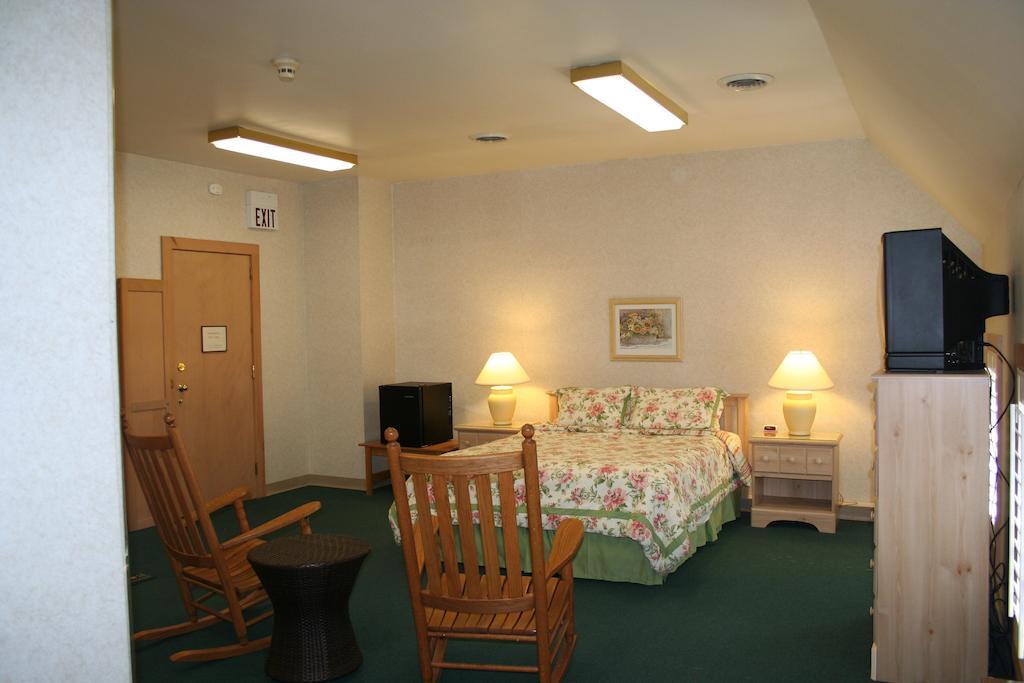 Visions Inn Cooperstown Room photo