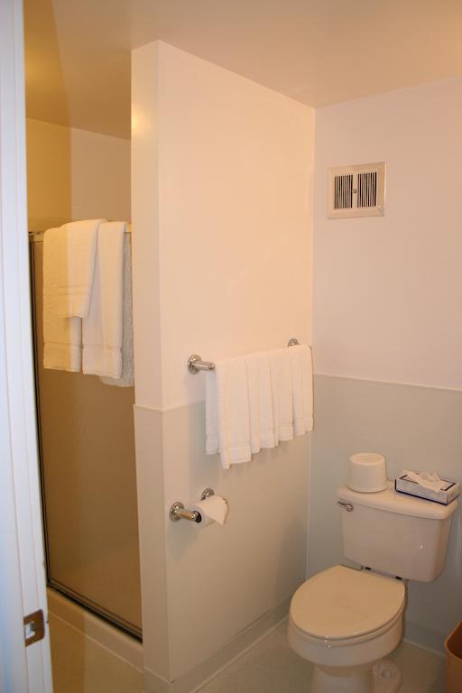 Visions Inn Cooperstown Room photo