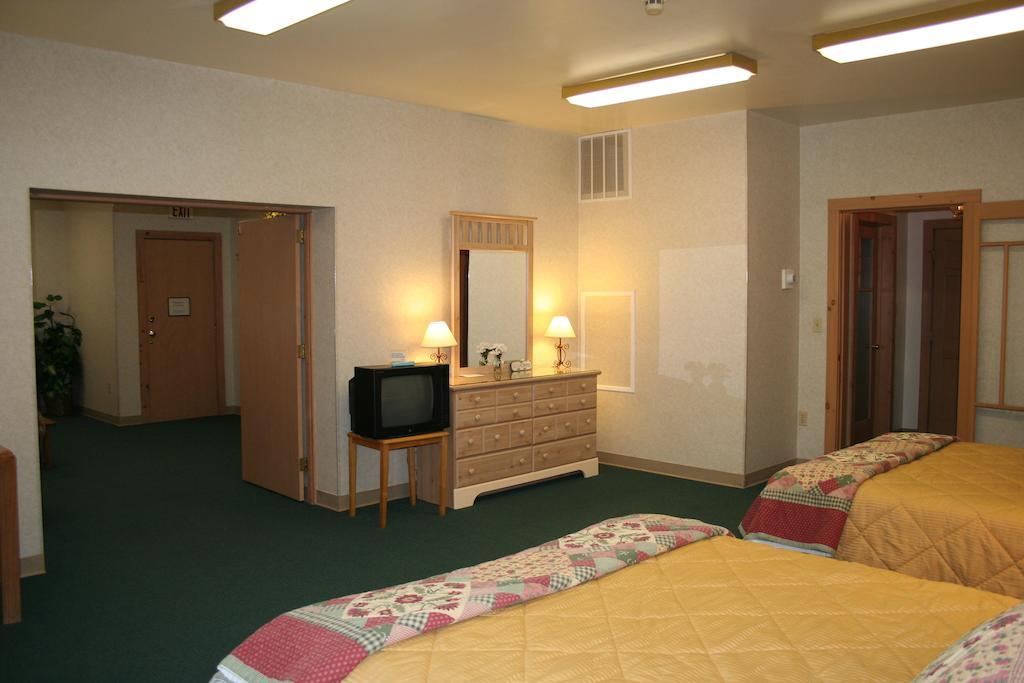Visions Inn Cooperstown Room photo
