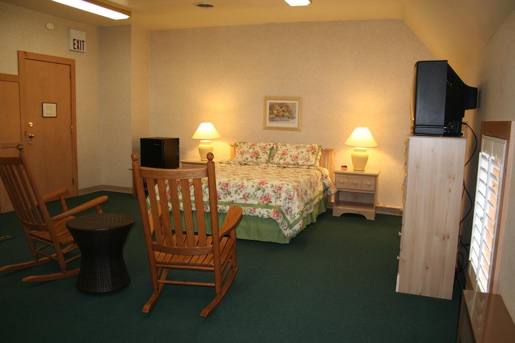 Visions Inn Cooperstown Room photo