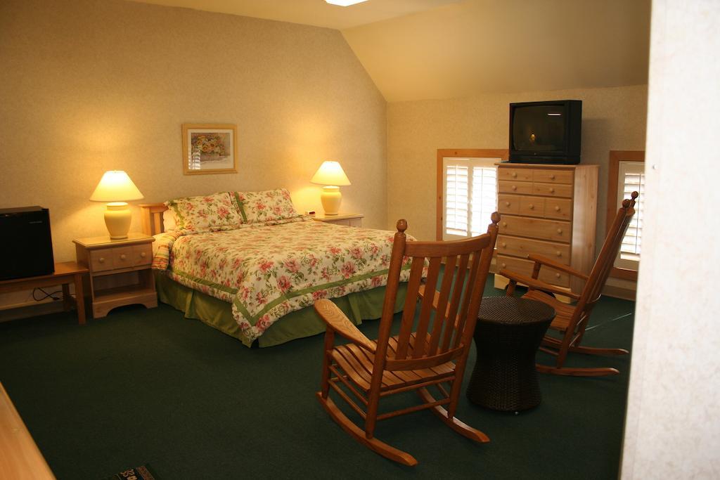 Visions Inn Cooperstown Room photo