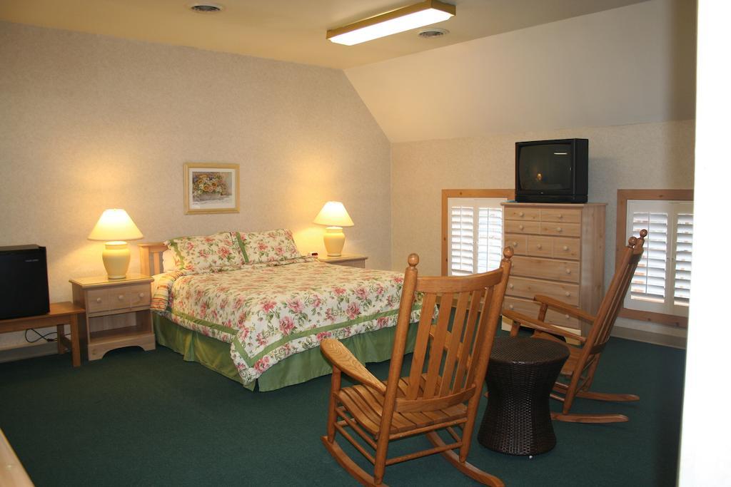 Visions Inn Cooperstown Room photo
