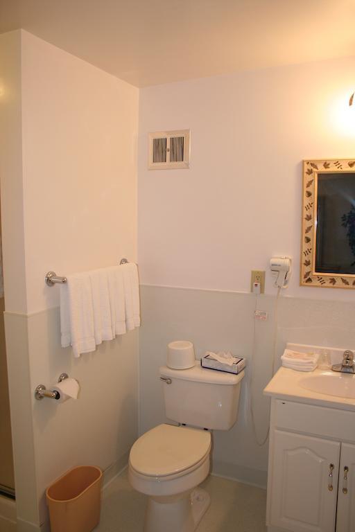 Visions Inn Cooperstown Room photo