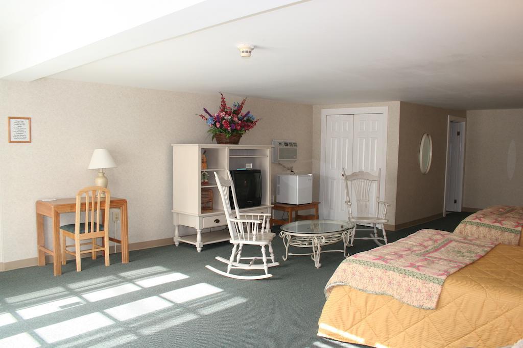 Visions Inn Cooperstown Room photo